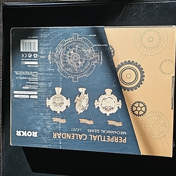 Perpetual Calendar - Picture 8 of 11